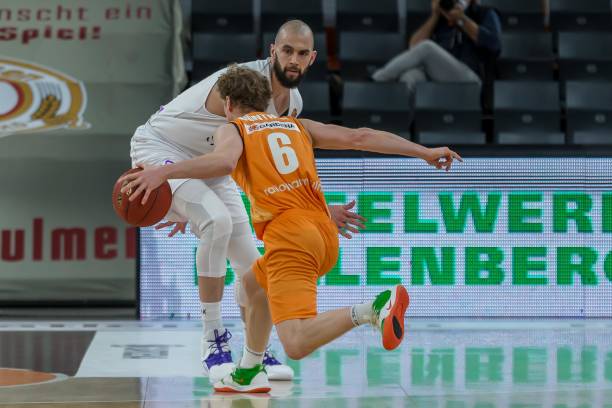 对其他年轻 对其他年轻