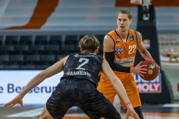 待他们接下 待他们接下