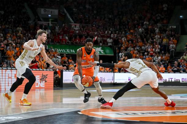 功勋元老 功勋元老